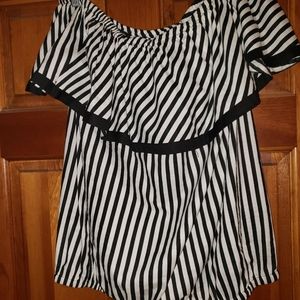 International Concept Off the Shoulder Top Size OX